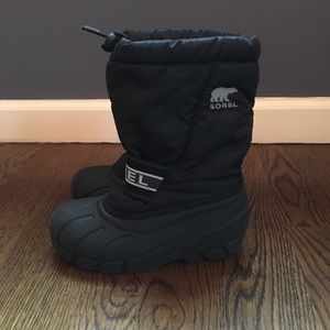 Excellent condition size 13 Sorel boots :)